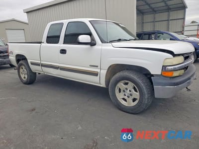 Czwarte zdjęcie samochodu z boku: 2002 CHEVROLET SILVERADO K1500 VIN:1GCEK19T32Z104788 - miniatura
