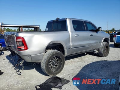 Trzecie zdjęcie samochodu z tyłu: 2021 RAM 1500 LIMITED VIN:1C6SRFHT2MN675235 - miniatura