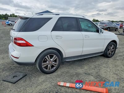 Trzecie zdjęcie samochodu z tyłu: 2015 MERCEDES-BENZ ML 350 4MATIC VIN:4JGDA5HB5FA605311 - miniatura