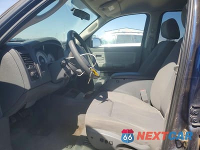 Zdjęcie 7 z 12 samochodu: 2006 DODGE DAKOTA QUAD SLT VIN:1D7HE48KX6S533090 - miniatura