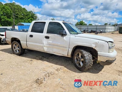 Czwarte zdjęcie samochodu z boku: 2005 CHEVROLET SILVERADO C1500 VIN:2GCEC13TX51206592 - miniatura