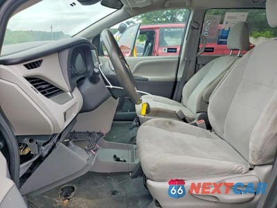 Zdjęcie 7 z 13 samochodu: 2020 TOYOTA SIENNA L VIN:5TDZZ3DC6LS087231 - miniatura