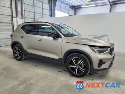 Czwarte zdjęcie samochodu z boku: 2024 VOLVO XC40 CORE VIN:YV4L12UKXR2323438 - miniatura