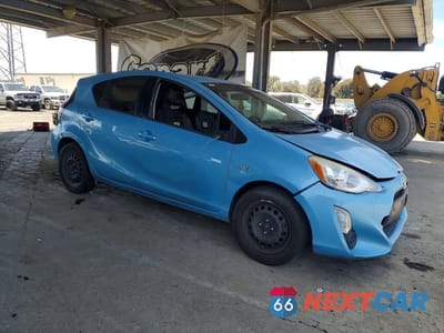 Czwarte zdjęcie samochodu z boku: 2015 TOYOTA PRIUS C ONE VIN:JTDKDTB33F1091600 - miniatura