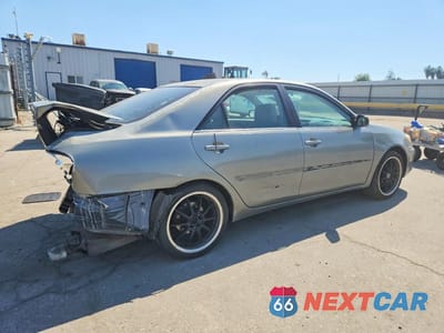 Trzecie zdjęcie samochodu z tyłu: 2004 TOYOTA CAMRY LE V6 VIN:4T1BF30K94U573936 - miniatura