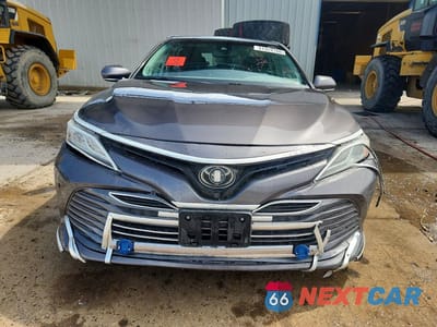 Piąte zdjęcie samochodu w środku: 2018 TOYOTA CAMRY XLE VIN:4T1B11HK6JU010961 - miniatura