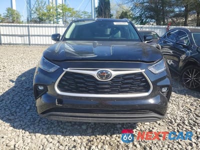 Piąte zdjęcie samochodu w środku: 2021 TOYOTA HIGHLANDER XLE VIN:5TDGZRBH5MS063223 - miniatura