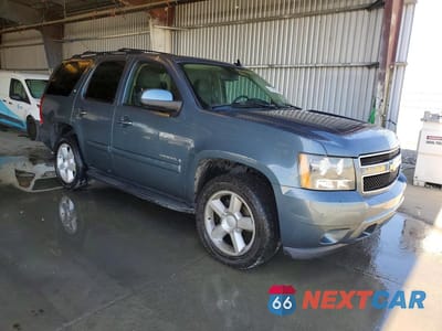 Czwarte zdjęcie samochodu z boku: 2008 CHEVROLET TAHOE C1500 VIN:1GNFC13J38J111683 - miniatura