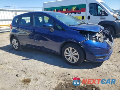 Czwarte zdjęcie samochodu z boku: 2018 NISSAN VERSA NOTE SV VIN:3N1CE2CP6JL369780 - miniatura
