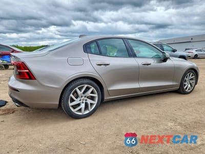 Trzecie zdjęcie samochodu z tyłu: 2019 VOLVO S60 T6 MOMENTUM VIN:7JRA22TK4KG011635 - miniatura