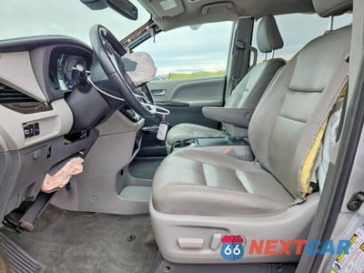 Zdjęcie 7 z 13 samochodu: 2018 TOYOTA SIENNA XLE 8-PASSENGER VIN:5TDYZ3DC7JS938249 - miniatura