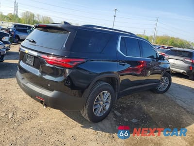 Trzecie zdjęcie samochodu z tyłu: 2022 CHEVROLET TRAVERSE LT VIN:1GNEVGKW5NJ173894 - miniatura