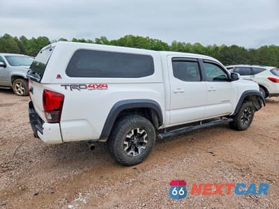 Trzecie zdjęcie samochodu z tyłu: 2019 TOYOTA TACOMA TRD OFF-ROAD VIN:3TMCZ5AN7KM216440 - miniatura
