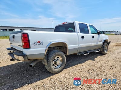 Trzecie zdjęcie samochodu z tyłu: 2005 CHEVROLET SILVERADO K2500 HEAVY DUTY VIN:1GCHK232X5F902357 - miniatura