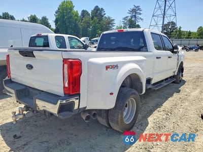 Czwarte zdjęcie samochodu z boku: 2024 FORD F350 SUPER DUTY VIN:1FT8W3DT8RED41623 - miniatura