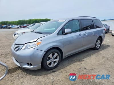2017 TOYOTA SIENNA LE 5TDKZ3DC7HS875654 - główne zdjęcie licytacji z USA - miniatura