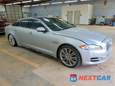 Czwarte zdjęcie samochodu z boku: 2013 JAGUAR XJL SUPERCHARGED VIN:SAJWA2GE0DMV46026 - miniatura