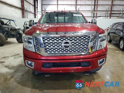 Piąte zdjęcie samochodu w środku: 2016 NISSAN TITAN XD PLATINUM RESERVE VIN:1N6BA1F40GN515712 - miniatura