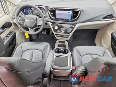 Zdjęcie 8 z 14 samochodu: 2022 CHRYSLER PACIFICA TOURING L VIN:2C4RC3BG5NR238529 - miniatura