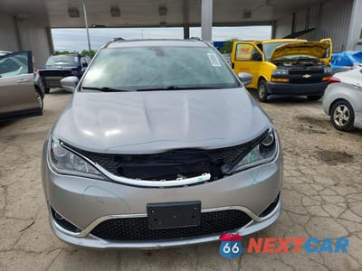 Piąte zdjęcie samochodu w środku: 2018 CHRYSLER PACIFICA TOURING L VIN:2C4RC1BG0JR192929 - miniatura