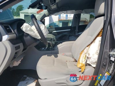 Zdjęcie 7 z 14 samochodu: 2019 TOYOTA HIGHLANDER LE VIN:5TDZARFH4KS044573 - miniatura