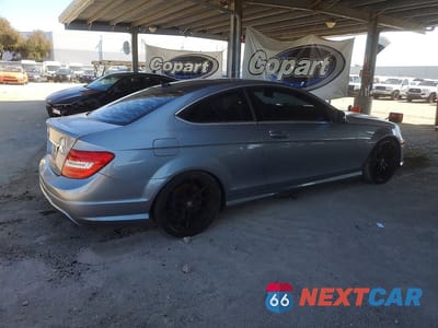 Trzecie zdjęcie samochodu z tyłu: 2012 MERCEDES-BENZ C 250 VIN:WDDGJ4HB8CF934908 - miniatura
