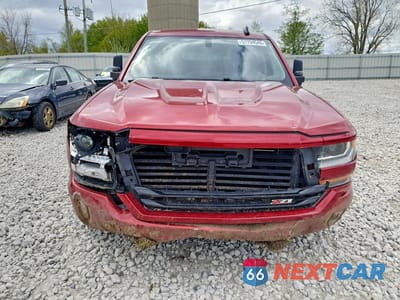 Piąte zdjęcie samochodu w środku: 2018 CHEVROLET SILVERADO K1500 LT VIN:3GCUKREC1JG425680 - miniatura