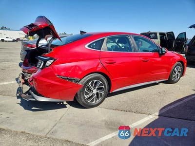 Trzecie zdjęcie samochodu z tyłu: 2020 HYUNDAI SONATA HYBRID BLUE VIN:KMHL24JJ1LA015350 - miniatura