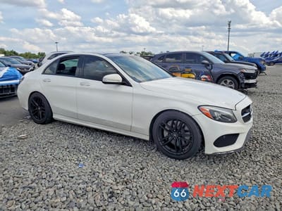 Czwarte zdjęcie samochodu z boku: 2015 MERCEDES-BENZ C 300 VIN:55SWF4JB5FU074507 - miniatura