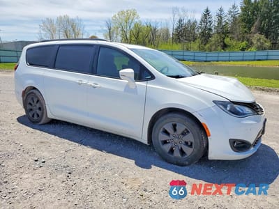 Czwarte zdjęcie samochodu z boku: 2019 CHRYSLER PACIFICA HYBRID LIMITED VIN:2C4RC1N71KR657747 - miniatura