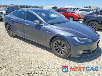 Czwarte zdjęcie samochodu z boku: 2018 TESLA MODEL S VIN:5YJSA1E28JF261207 - miniatura