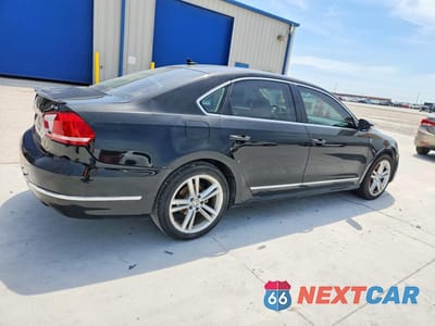 Trzecie zdjęcie samochodu z tyłu: 2012 VOLKSWAGEN PASSAT SEL VIN:1VWCM7A36CC009255 - miniatura