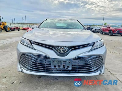 Piąte zdjęcie samochodu w środku: 2020 TOYOTA CAMRY LE VIN:4T1C11AK5LU328670 - miniatura