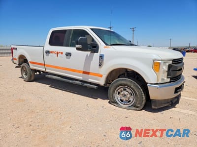 Czwarte zdjęcie samochodu z boku: 2017 FORD F250 SUPER DUTY VIN:1FT7W2B66HEF13021 - miniatura
