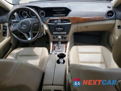 Zdjęcie 8 z 13 samochodu: 2014 MERCEDES-BENZ C 300 4MATIC VIN:WDDGF8AB8EA933406 - miniatura