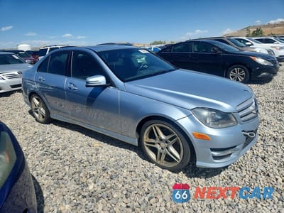 Czwarte zdjęcie samochodu z boku: 2013 MERCEDES-BENZ C 300 4MATIC VIN:WDDGF8AB2DA818430 - miniatura