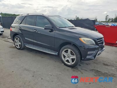 Czwarte zdjęcie samochodu z boku: 2015 MERCEDES-BENZ ML 400 4MATIC VIN:4JGDA5GB1FA482687 - miniatura