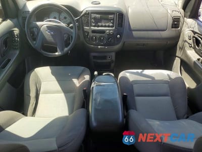 Zdjęcie 8 z 13 samochodu: 2004 FORD ESCAPE XLS VIN:1FMYU92154KA21823 - miniatura