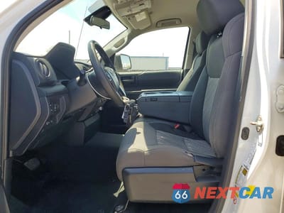 Zdjęcie 7 z 12 samochodu: 2018 TOYOTA TUNDRA SR VIN:5TFRM5F19JX133695 - miniatura