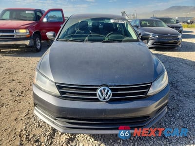 Piąte zdjęcie samochodu w środku: 2017 VOLKSWAGEN JETTA S VIN:3VW2B7AJ4HM415735 - miniatura