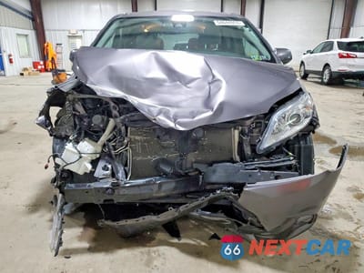 Piąte zdjęcie samochodu w środku: 2019 TOYOTA SIENNA XLE PREMIUM 8-PASSENGER VIN:5TDYZ3DC0KS987651 - miniatura