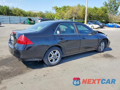 Trzecie zdjęcie samochodu z tyłu: 2006 HONDA ACCORD SE VIN:1HGCM56336A062870 - miniatura