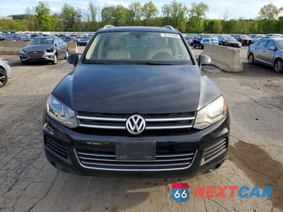 Piąte zdjęcie samochodu w środku: 2013 VOLKSWAGEN TOUAREG V6 VIN:WVGEF9BP5DD007314 - miniatura