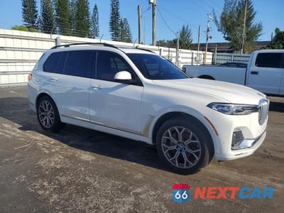 Czwarte zdjęcie samochodu z boku: 2021 BMW X7 XDRIVE40I VIN:5UXCW2C02M9H35987 - miniatura