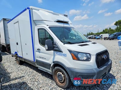 Czwarte zdjęcie samochodu z boku: 2020 FORD TRANSIT DELIVERY TRUCK VIN:1FDBW5Z8XLKB24942 - miniatura