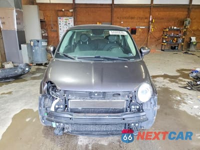 Piąte zdjęcie samochodu w środku: 2015 FIAT 500 POP VIN:3C3CFFARXFT502199 - miniatura