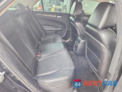 Zdjęcie 10 z 12 samochodu: 2016 CHRYSLER 300C VIN:2C3CCAEG9GH212213 - miniatura