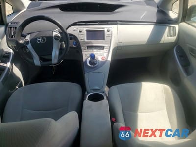 Zdjęcie 8 z 12 samochodu: 2012 TOYOTA PRIUS THREE VIN:JTDKN3DU3C1570680 - miniatura