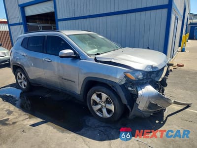 Czwarte zdjęcie samochodu z boku: 2018 JEEP COMPASS LATITUDE VIN:3C4NJCBB2JT368882 - miniatura