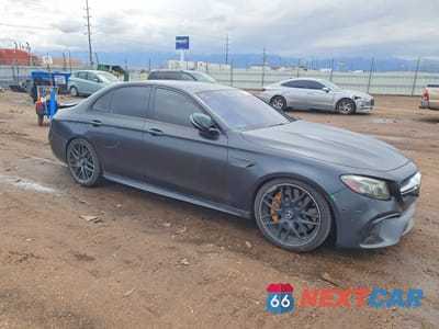 Czwarte zdjęcie samochodu z boku: 2018 MERCEDES-BENZ E 63 AMG-S VIN:WDDZF8KB7JA224435 - miniatura